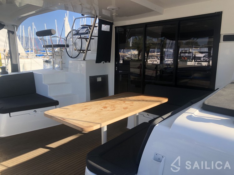 Lagoon 42 - Yacht Charter Sailica