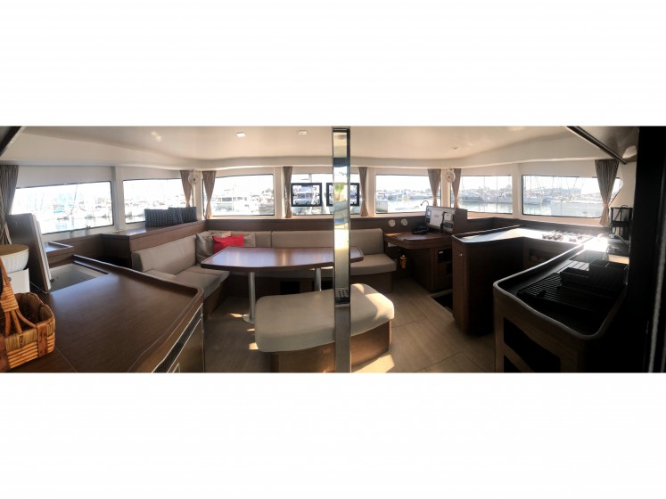 Lagoon 42 - Yacht Charter Sailica