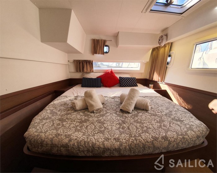 Lagoon 42 - Yacht Charter Sailica