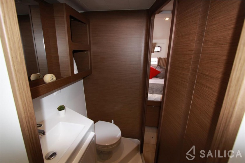 Lagoon 42 - Yacht Charter Sailica