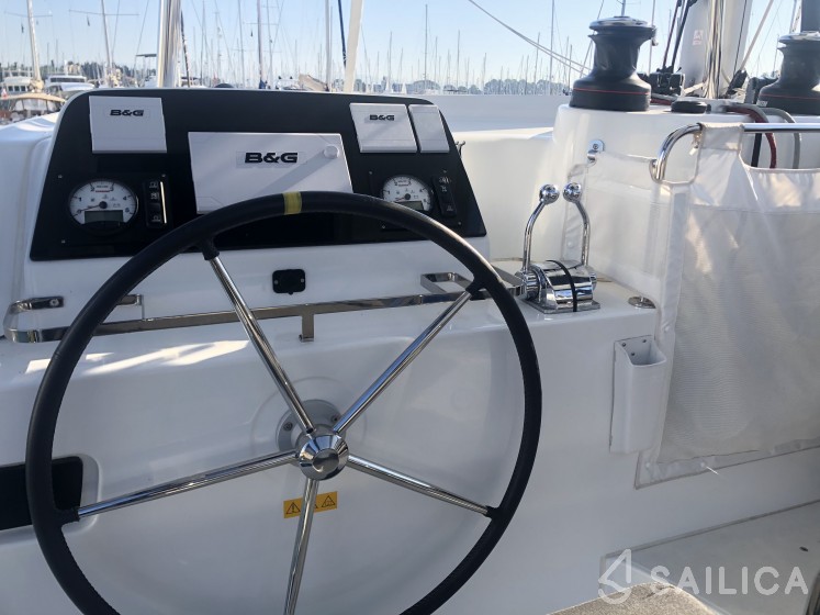 Lagoon 42 - Yacht Charter Sailica
