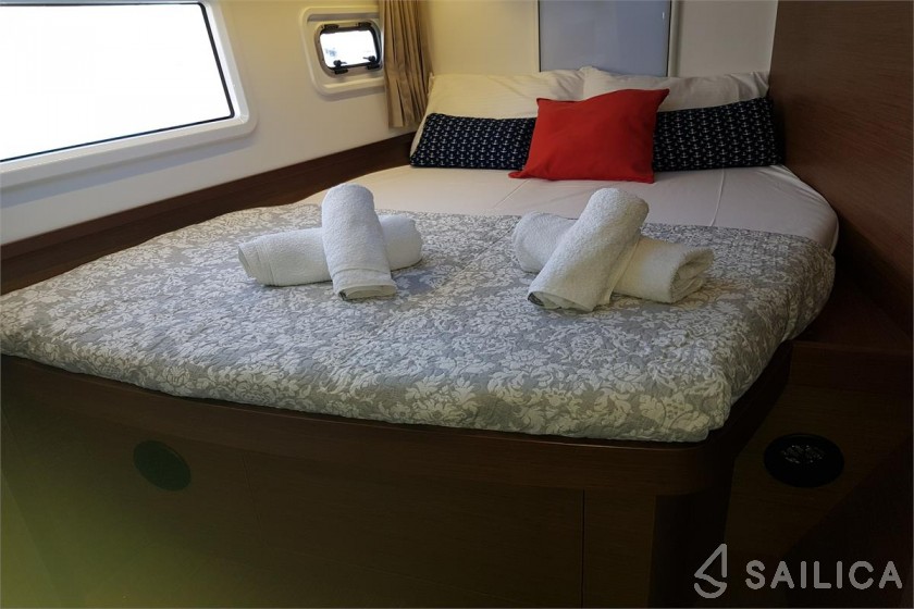 Lagoon 42 - Yacht Charter Sailica