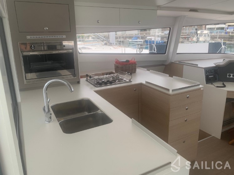 Bali 4.5 - Yacht Charter Sailica