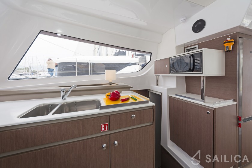 Bali Catspace - Yacht Charter Sailica