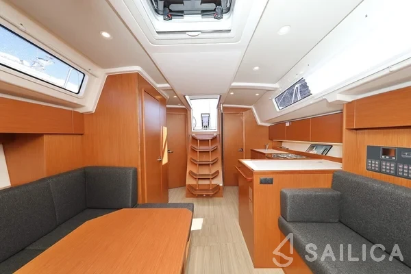 Bavaria C38 - Yacht Charter Sailica