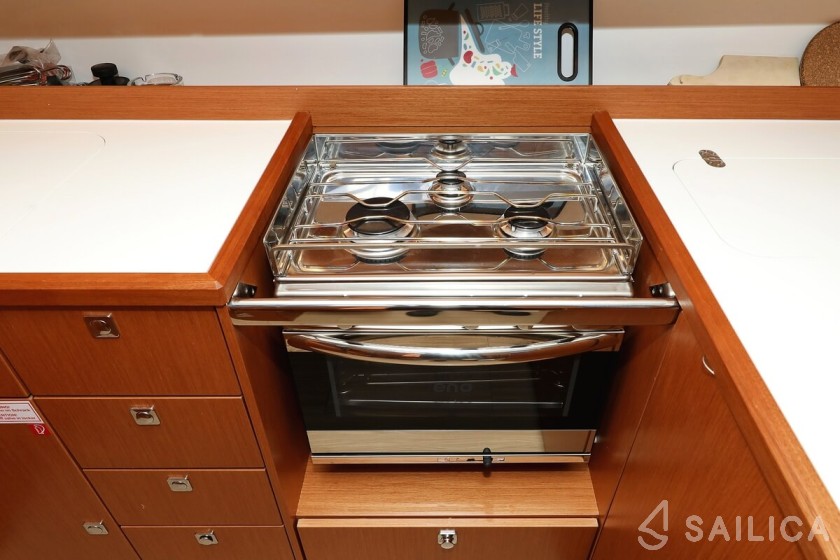 Bavaria C38 - Yacht Charter Sailica
