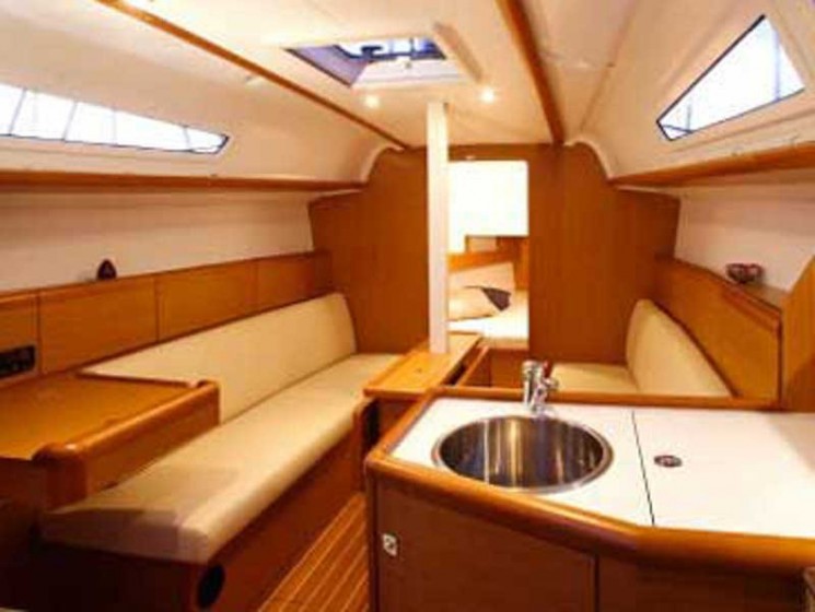 Sun Odyssey 33i - Yacht Charter Sailica
