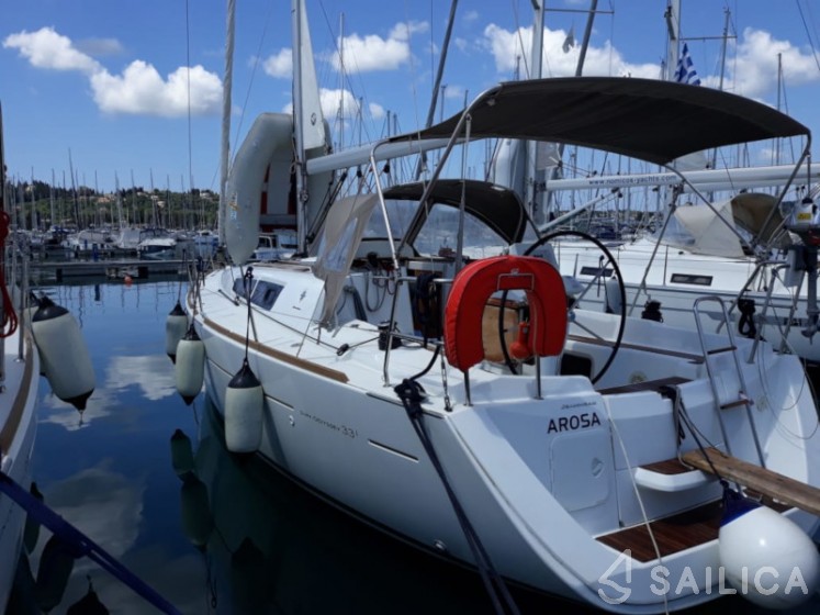 Sun Odyssey 33i - Yacht Charter Sailica