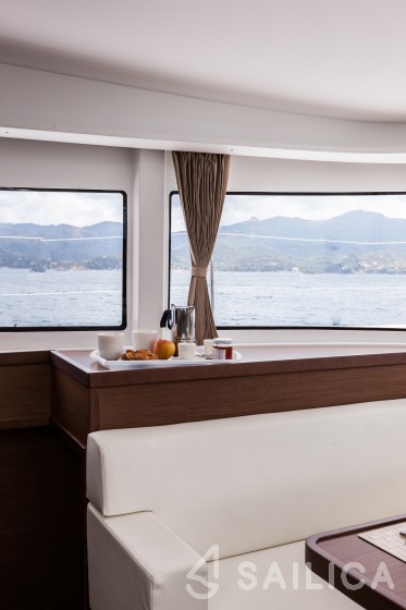 Lagoon 42 - Yacht Charter Sailica