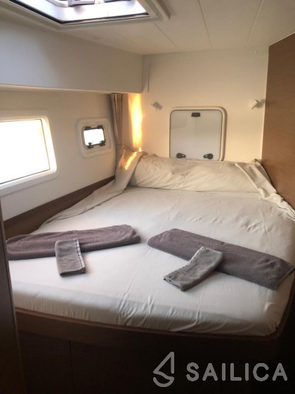 Lagoon 42 - Yacht Charter Sailica