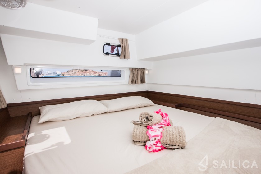 Lagoon 42 - Yacht Charter Sailica