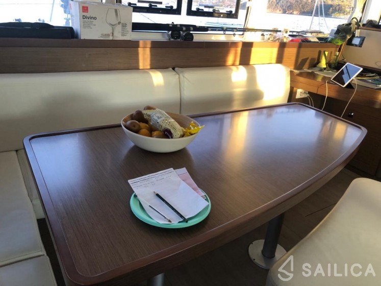 Lagoon 42 - Yacht Charter Sailica
