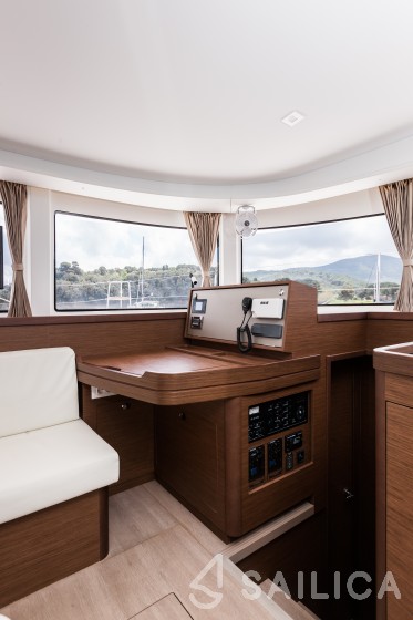 Lagoon 42 - Yacht Charter Sailica