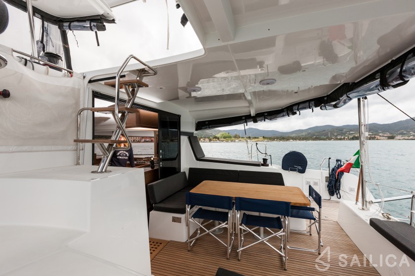 Lagoon 42 - Yacht Charter Sailica