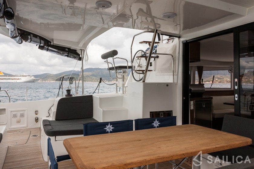 Lagoon 42 - Yacht Charter Sailica