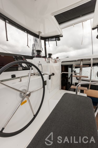 Lagoon 42 - Yacht Charter Sailica