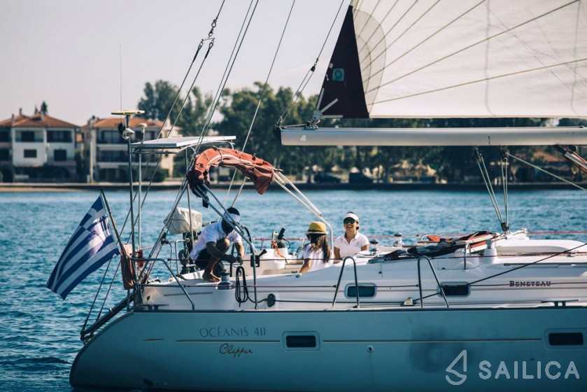 Oceanis 411 Clipper - Yacht Charter Sailica
