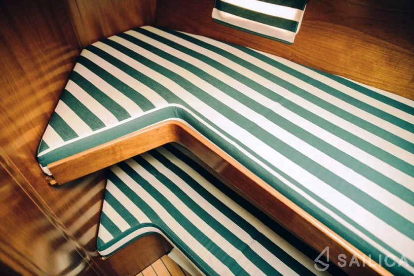 Oceanis 411 Clipper - Yacht Charter Sailica