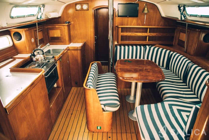 Oceanis 411 Clipper - Yacht Charter Sailica