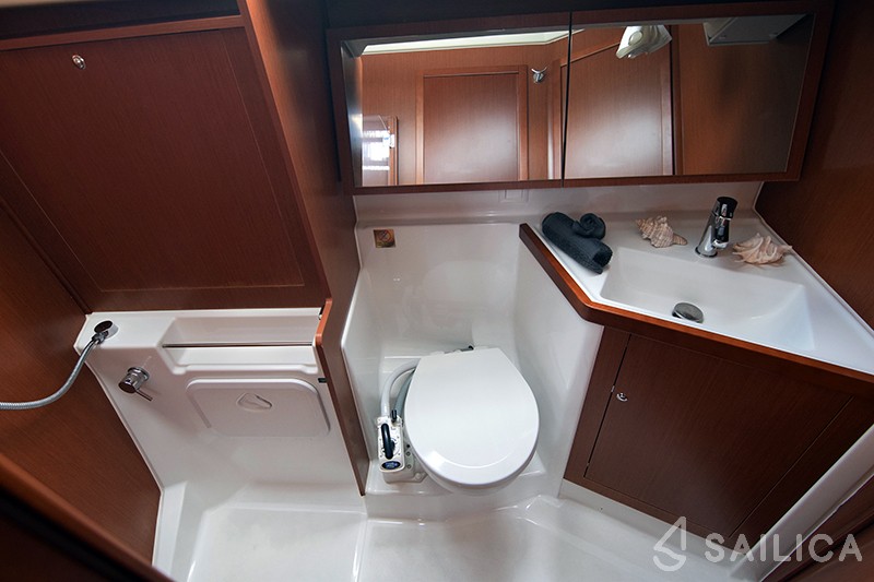 Oceanis 41.1 - Yacht Charter Sailica