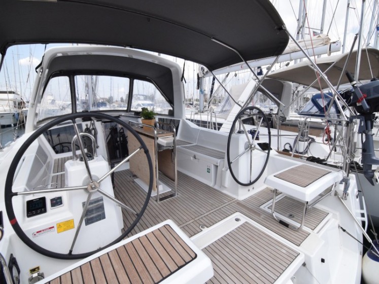 Oceanis 41.1 - Yacht Charter Sailica
