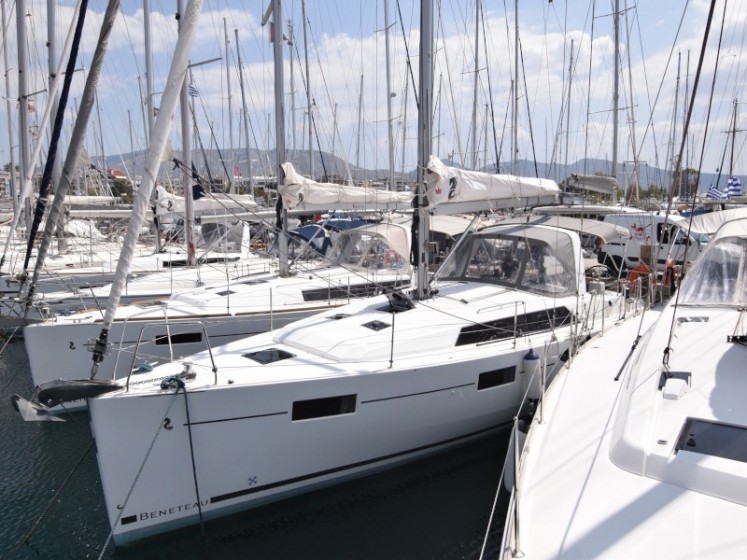 Oceanis 41.1 - Yacht Charter Sailica