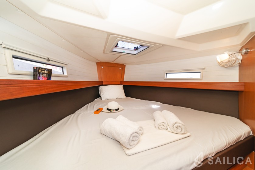 Bavaria Cruiser 41 - 3 cab. - Yacht Charter Sailica