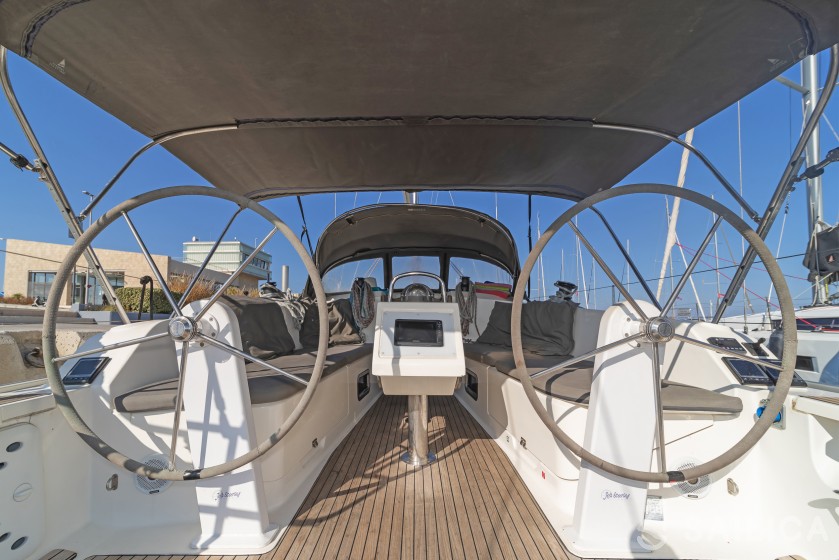 Bavaria Cruiser 41 - 3 cab. - Yacht Charter Sailica