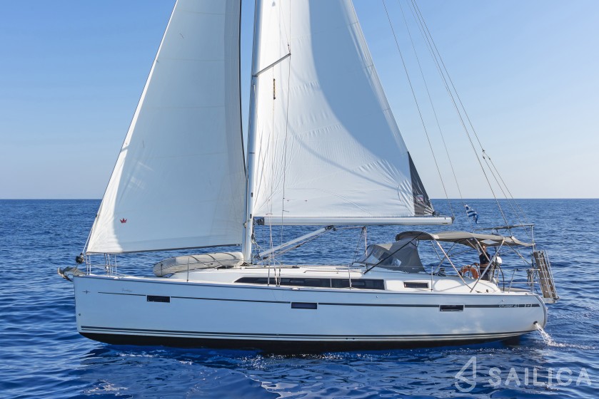 Bavaria Cruiser 41 - 3 cab. - Yacht Charter Sailica