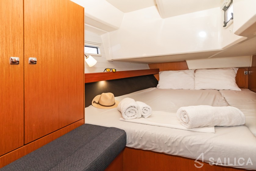 Bavaria Cruiser 41 - 3 cab. - Yacht Charter Sailica