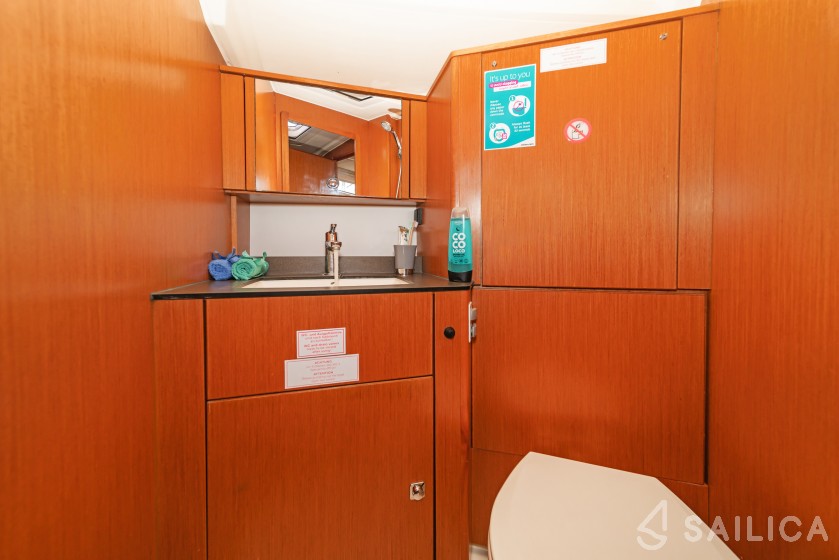 Bavaria Cruiser 41 - 3 cab. - Yacht Charter Sailica