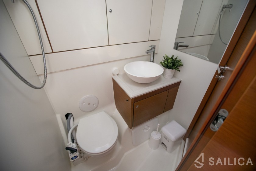 Jeanneau 54 - Yacht Charter Sailica