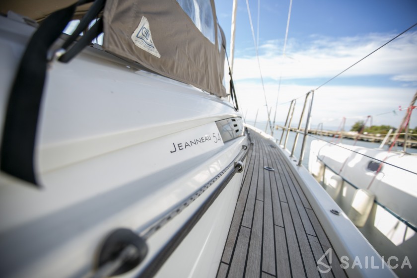Jeanneau 54 - Yacht Charter Sailica