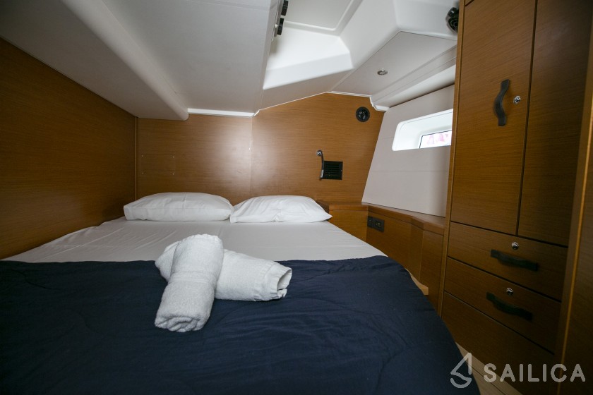 Jeanneau 54 - Yacht Charter Sailica