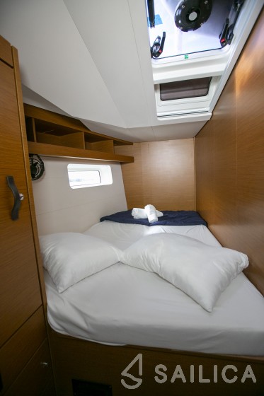 Jeanneau 54 - Yacht Charter Sailica