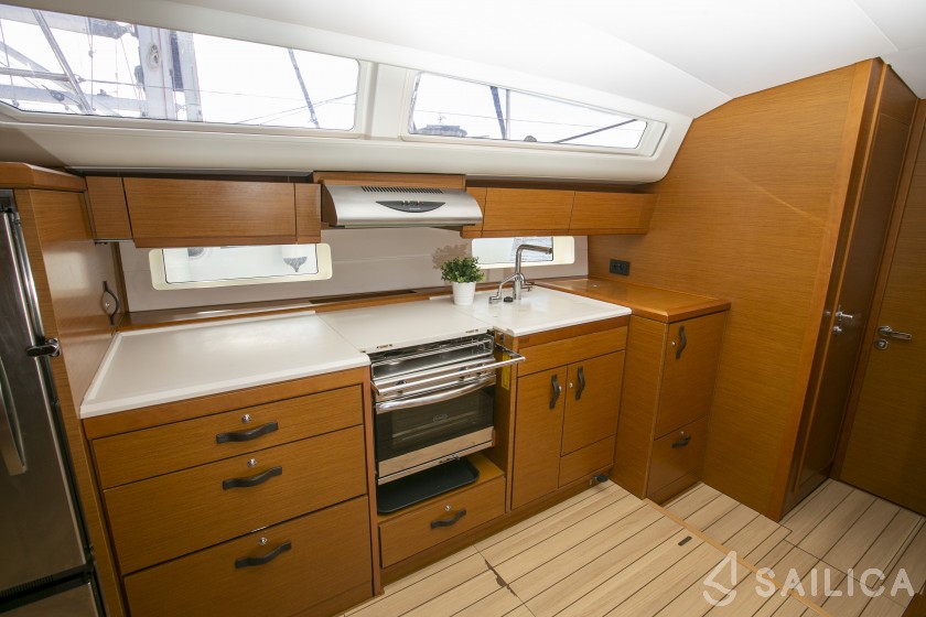 Jeanneau 54 - Yacht Charter Sailica