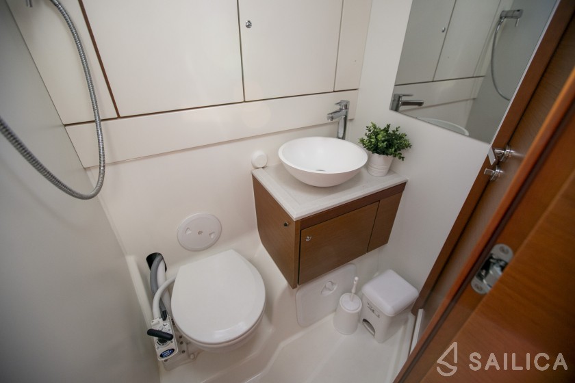 Jeanneau 54 - Yacht Charter Sailica