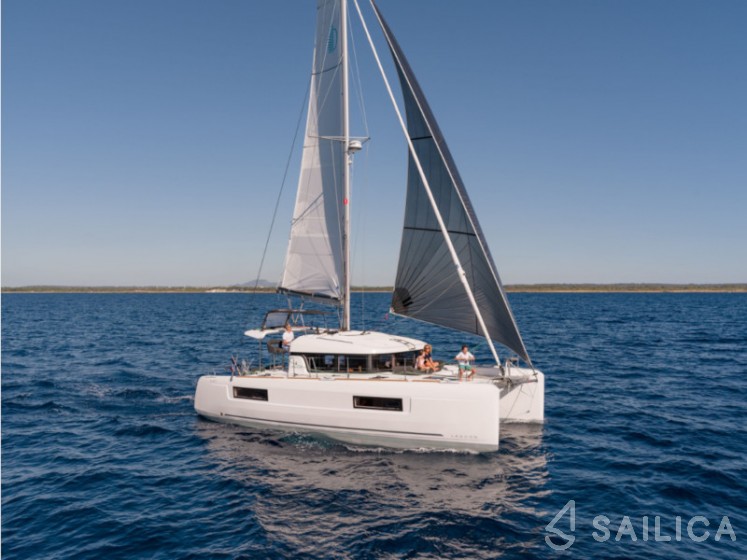 Lagoon 40 - Yacht Charter Sailica