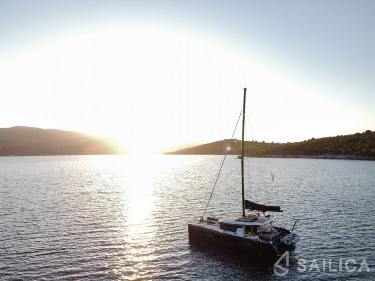 Lagoon 40 - Yacht Charter Sailica