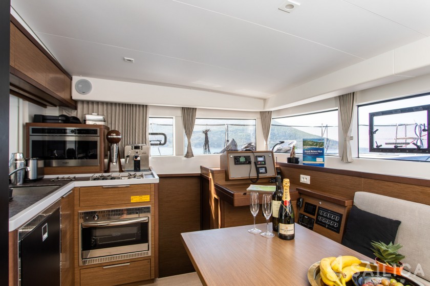 Lagoon 40 - Yacht Charter Sailica