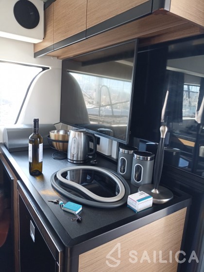 Lagoon 40 - Yacht Charter Sailica