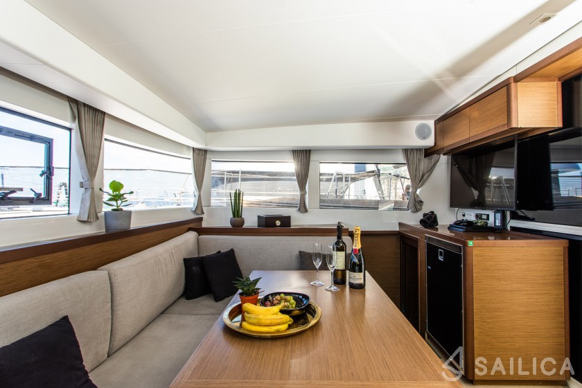 Lagoon 40 - Yacht Charter Sailica