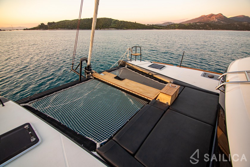 Lagoon 40 - Yacht Charter Sailica