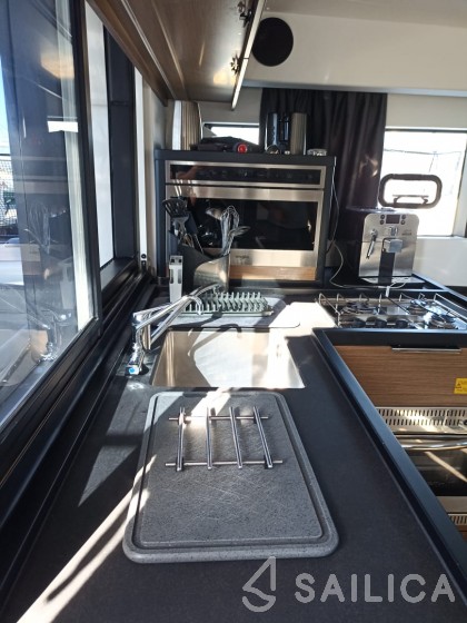 Lagoon 40 - Yacht Charter Sailica