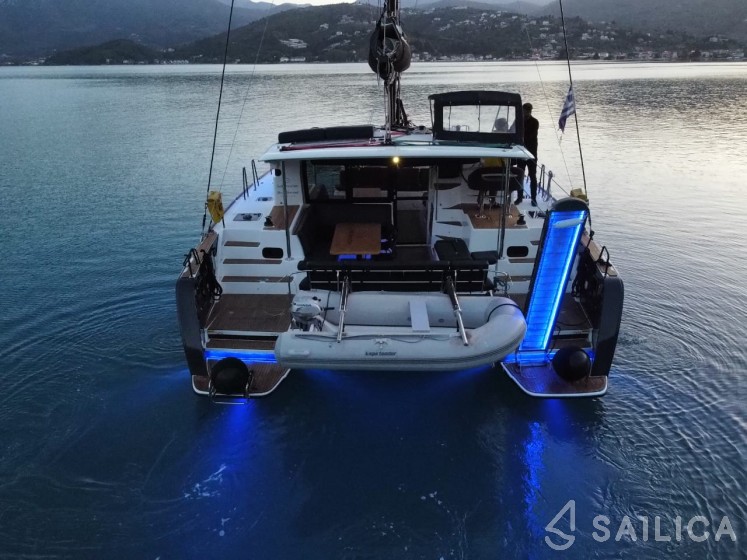 Lagoon 40 - Yacht Charter Sailica