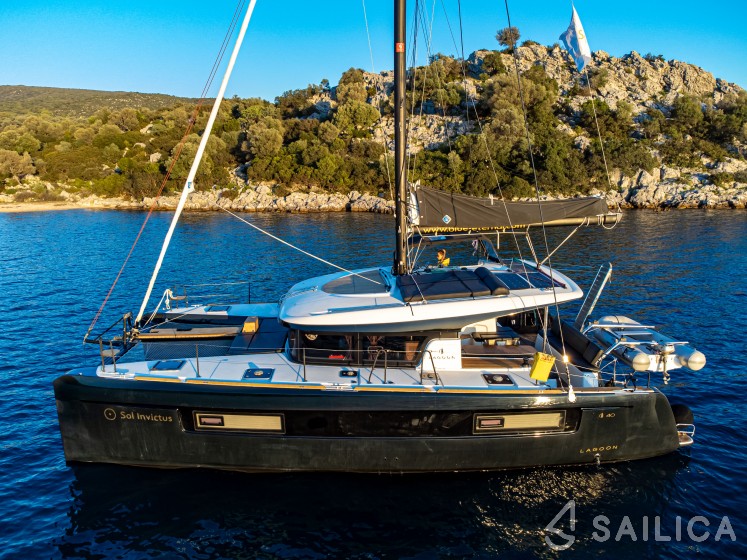 Lagoon 40 - Yacht Charter Sailica