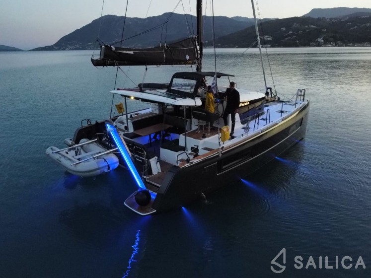 Lagoon 40 - Yacht Charter Sailica