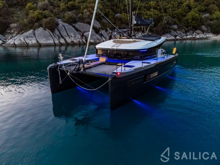 Lagoon 40 - Yacht Charter Sailica