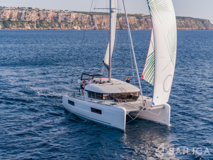 Lagoon 40 - Yacht Charter Sailica