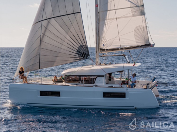 Lagoon 40 - Yacht Charter Sailica